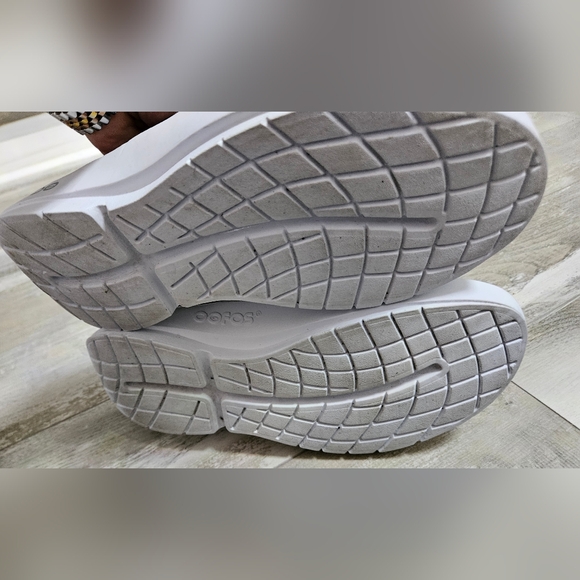 Men's OOCOOZIE Sport Mule White and Black - Picture 10 of 14